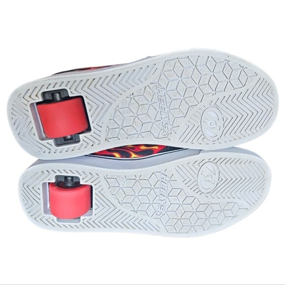 Heelys Pro 20 Print Black Red Flames Sz 4 Retro, Skater, Fun Sneaker with Wheels - Picture 8 of 9